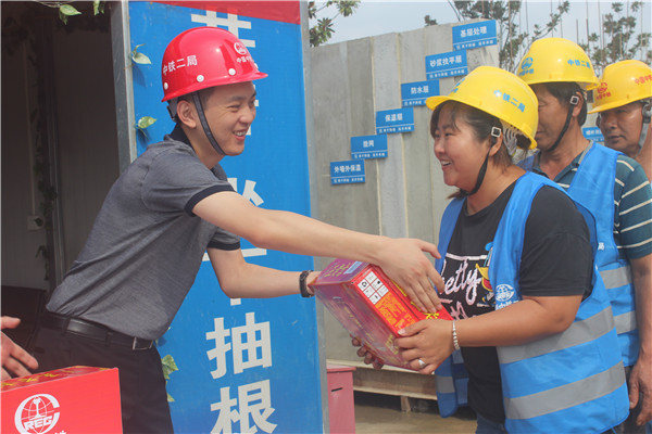 马书记送清凉1.jpg