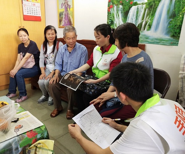 广州地铁21号线党委党带团联合社区开展情暖社区之雷锋月探访活动