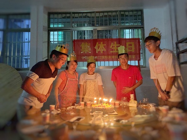 西江国际项目开展第二季度员工集体生日活动