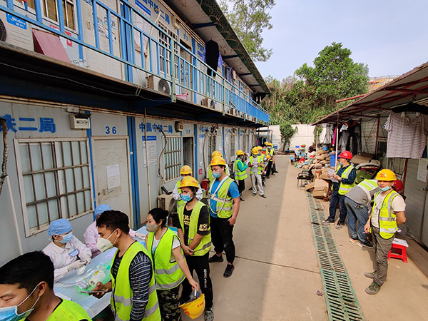 核酸检测为施工生产筑牢“防火墙”-深圳地铁4号线项目再次组织开展职民工核酸检测
