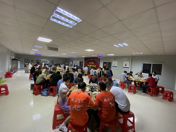 中铁二局深圳公司南沙大岗项目组织“中秋、国庆”双节同庆暨第三季度生日会