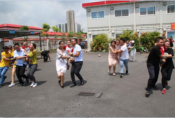 广州地铁11号线项目举行“幸福在赤沙萌芽 花朵在盛夏绽放 ”六一儿童节活动