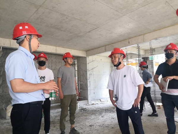 富力地产到成都中南一标段项目考察参观.jpg