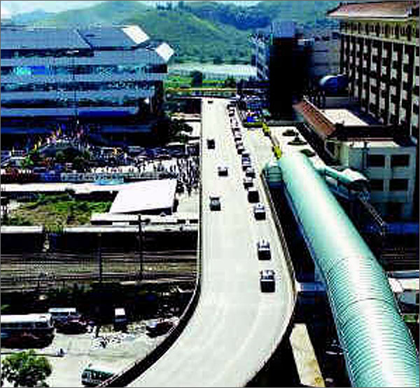 深圳罗湖口岸跨铁路高架桥
