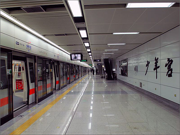 深圳地铁少年宫站